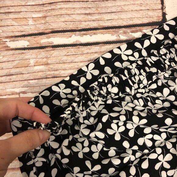 NEW who what wear floral ruffled shorts size 4 - Picture 4 of 6